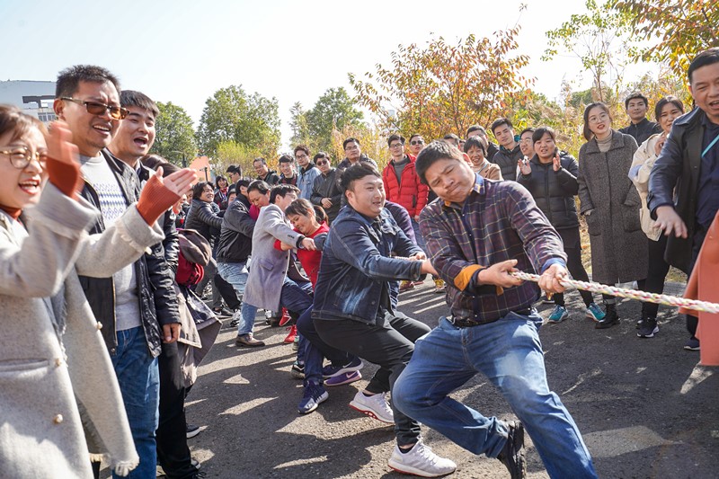 公司拔河比赛.jpg